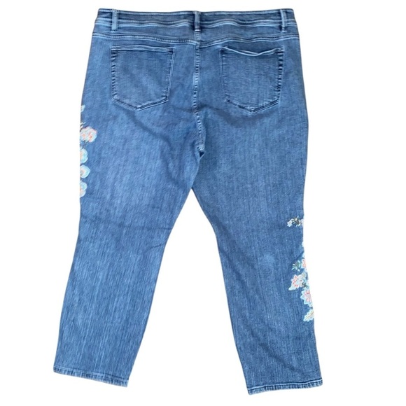 J JILL Authentic Fit Floral and Distressed Details Denim Capris Jeans Blue SZ 16 - Picture 2 of 5